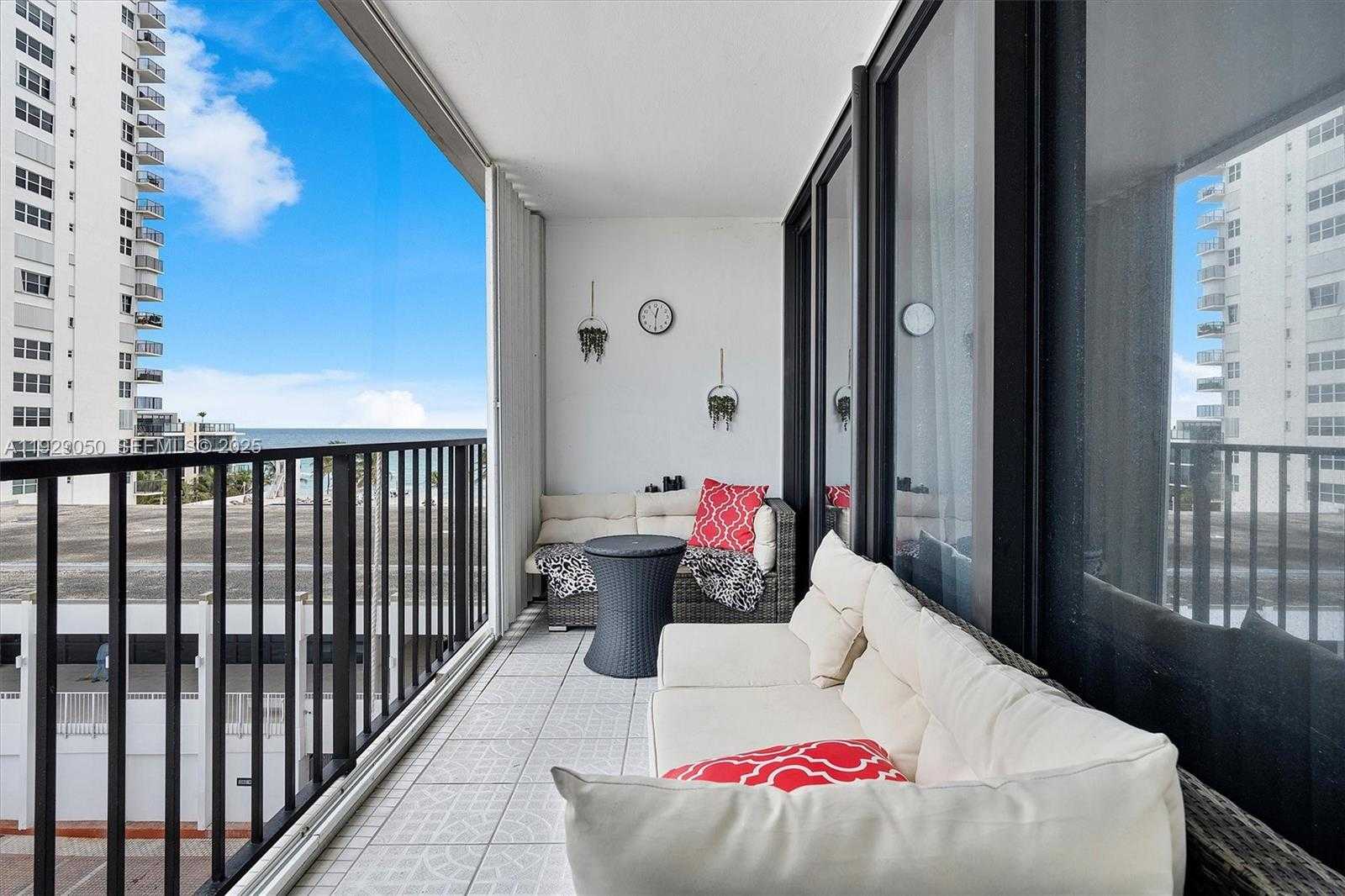 Imagen de Pequeño Objeto