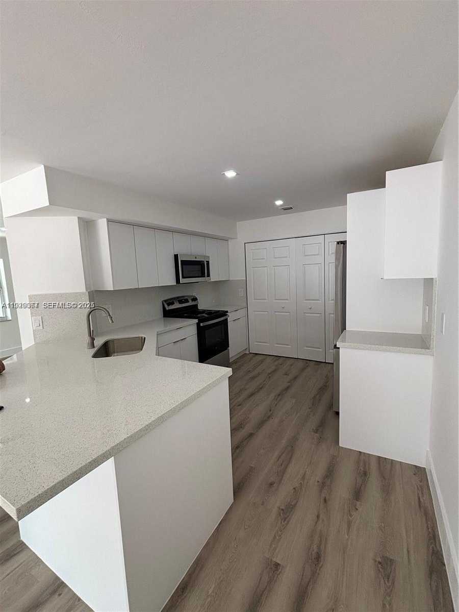 Small Image of 12637 SOUTH WEST 54TH ST, Miramar Number 4