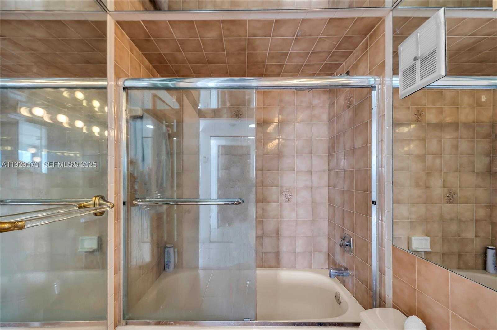 Small Image of 3200 COLLINS AVE #12-8, Miami Beach Number 19