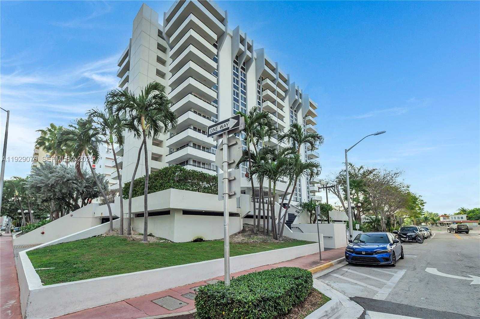 Small Image of 3200 COLLINS AVE #12-8, Miami Beach Number 2