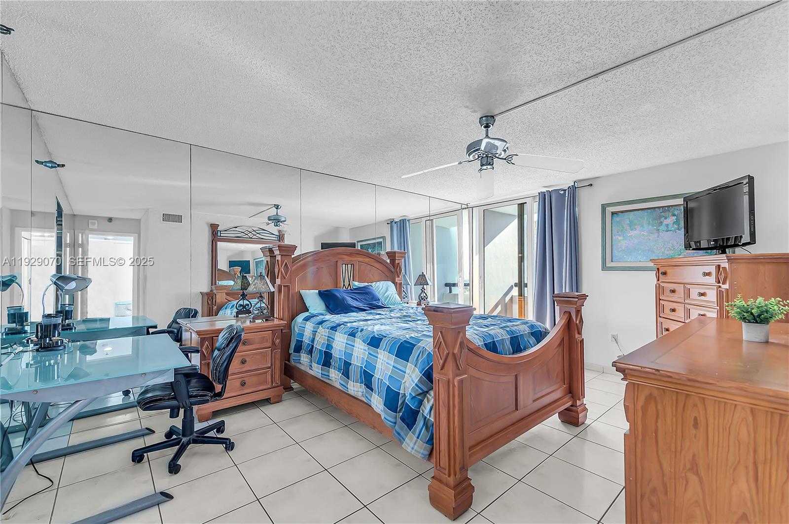 Small Image of 3200 COLLINS AVE #12-8, Miami Beach Number 21