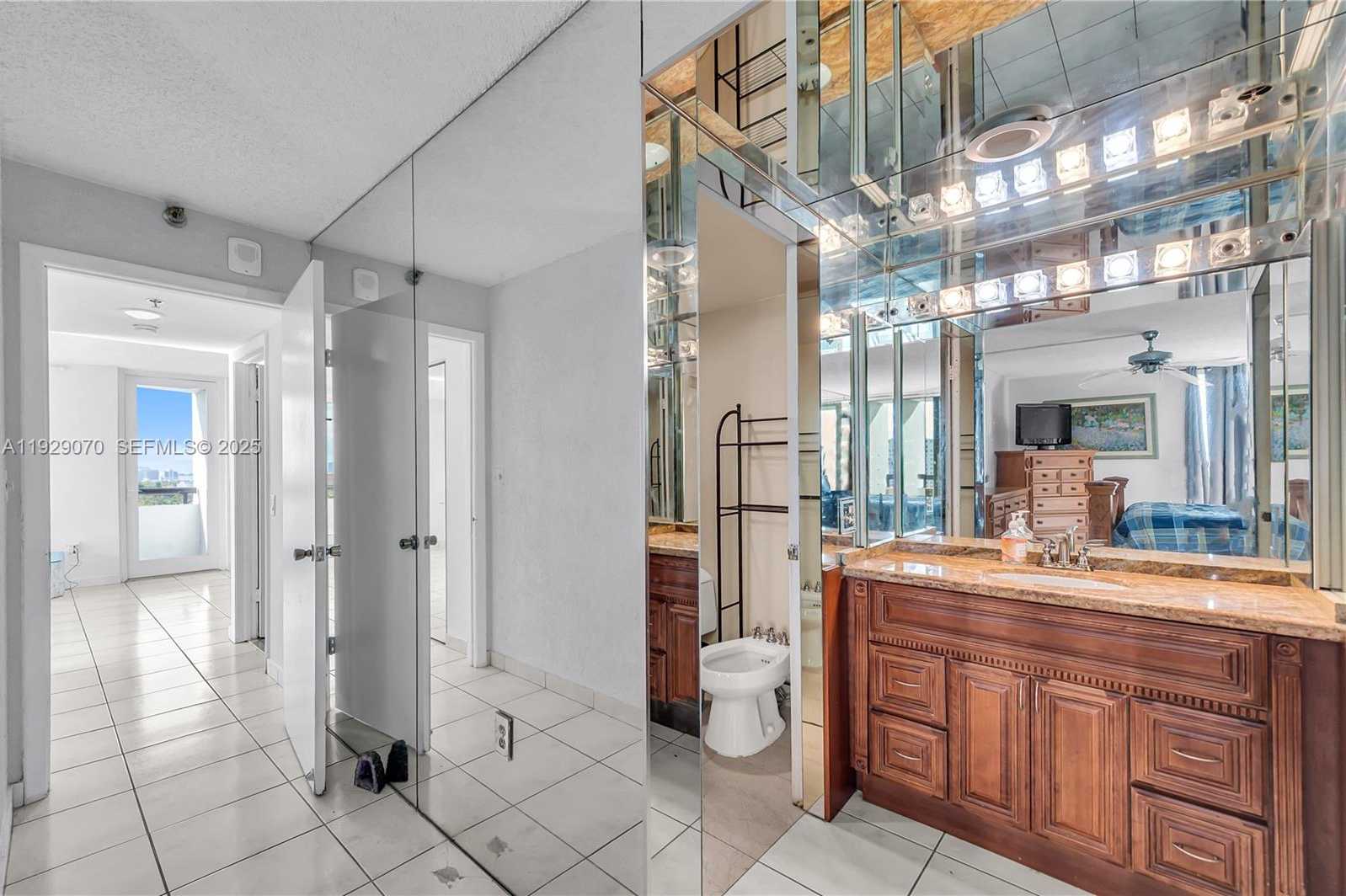 Small Image of 3200 COLLINS AVE #12-8, Miami Beach Number 22