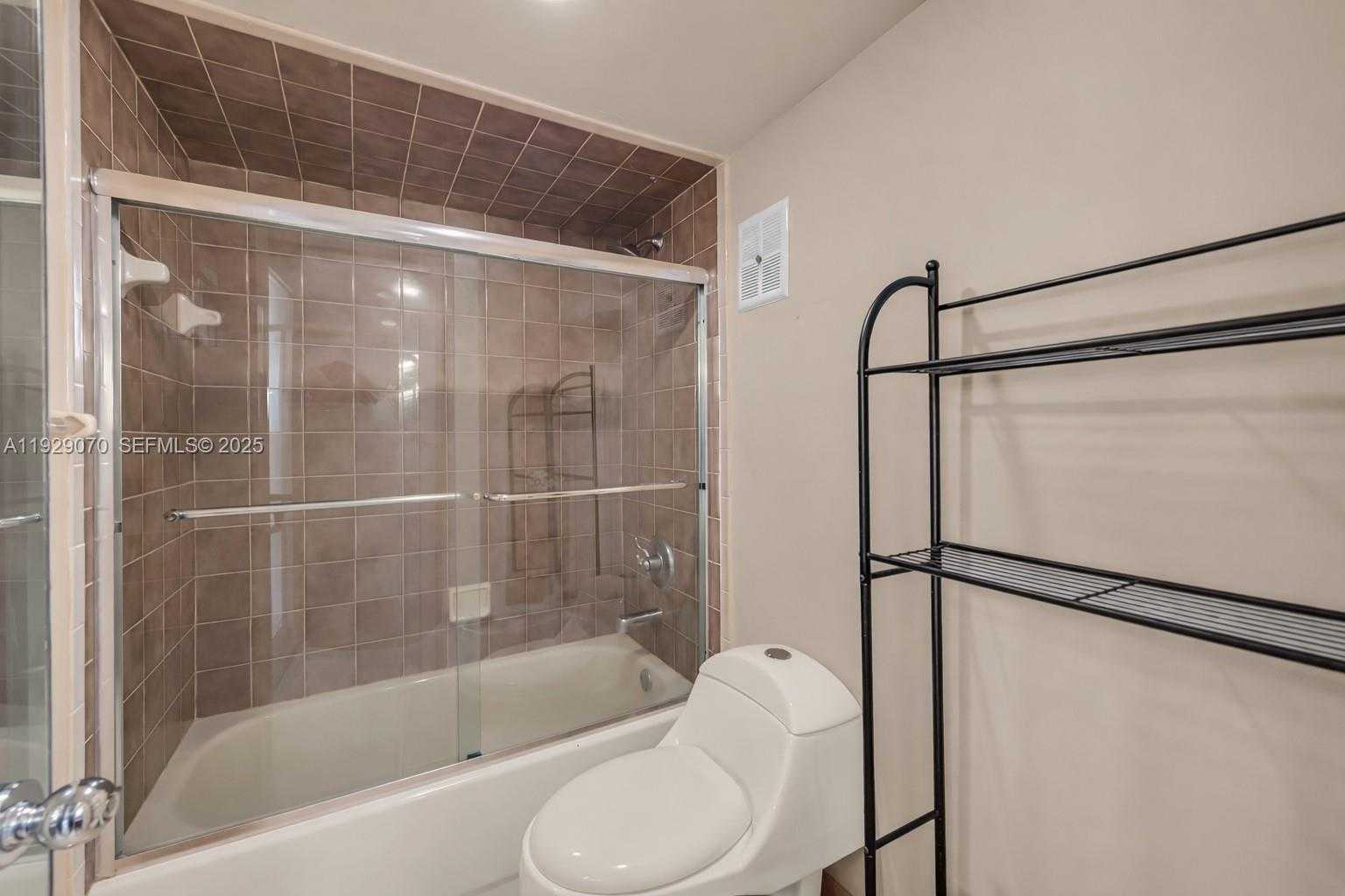 Small Image of 3200 COLLINS AVE #12-8, Miami Beach Number 24