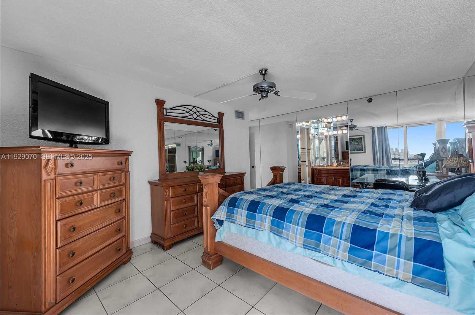 Small Image of 3200 COLLINS AVE #12-8, Miami Beach Number 25