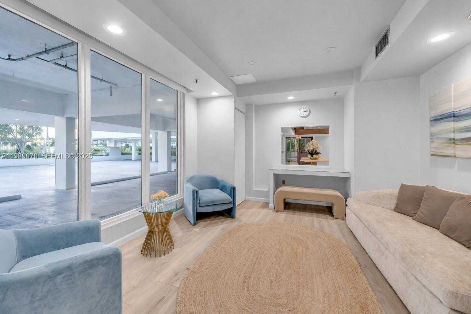 Small Image of 3200 COLLINS AVE #12-8, Miami Beach Number 36