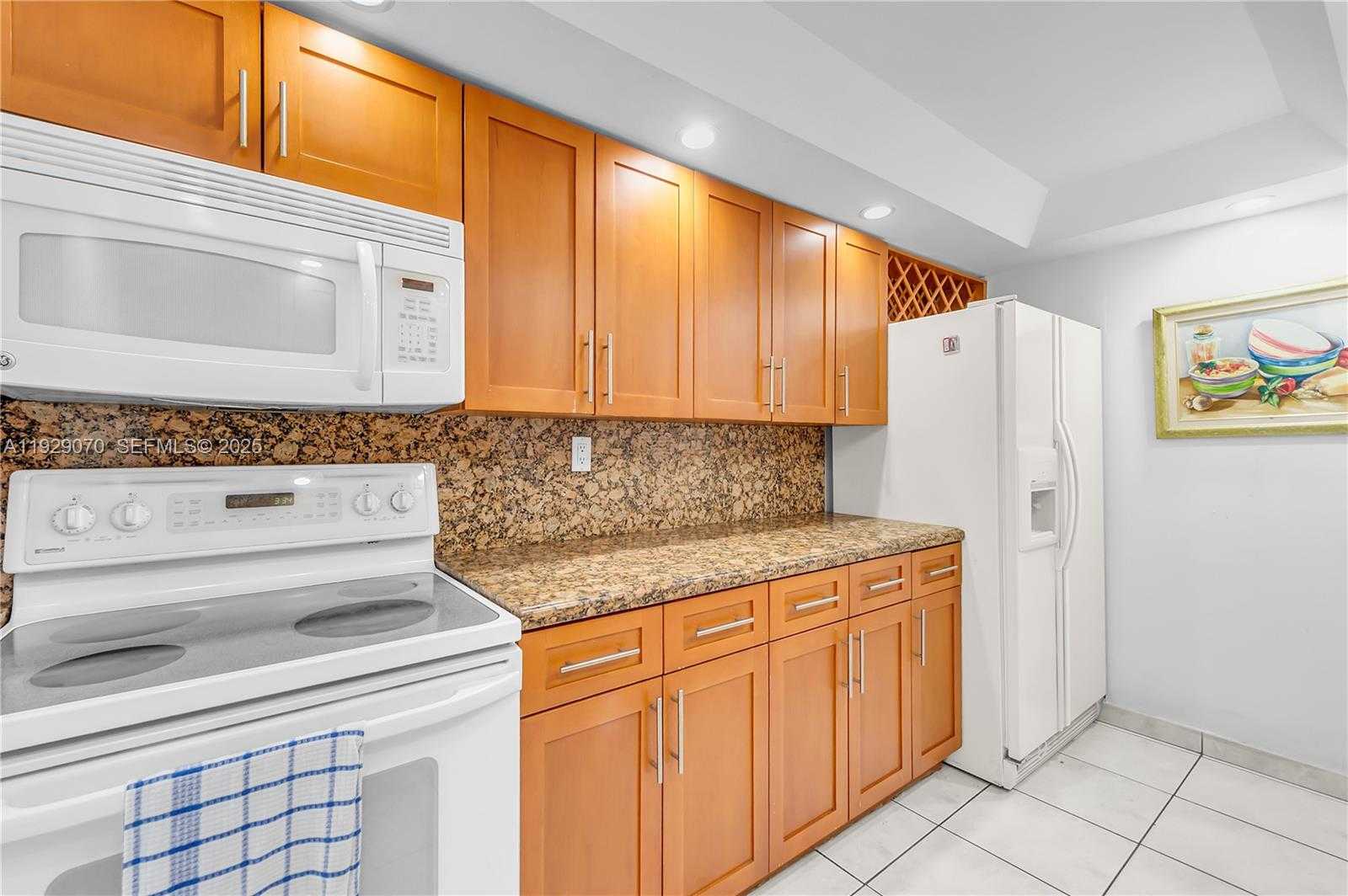 Small Image of 3200 COLLINS AVE #12-8, Miami Beach Number 6