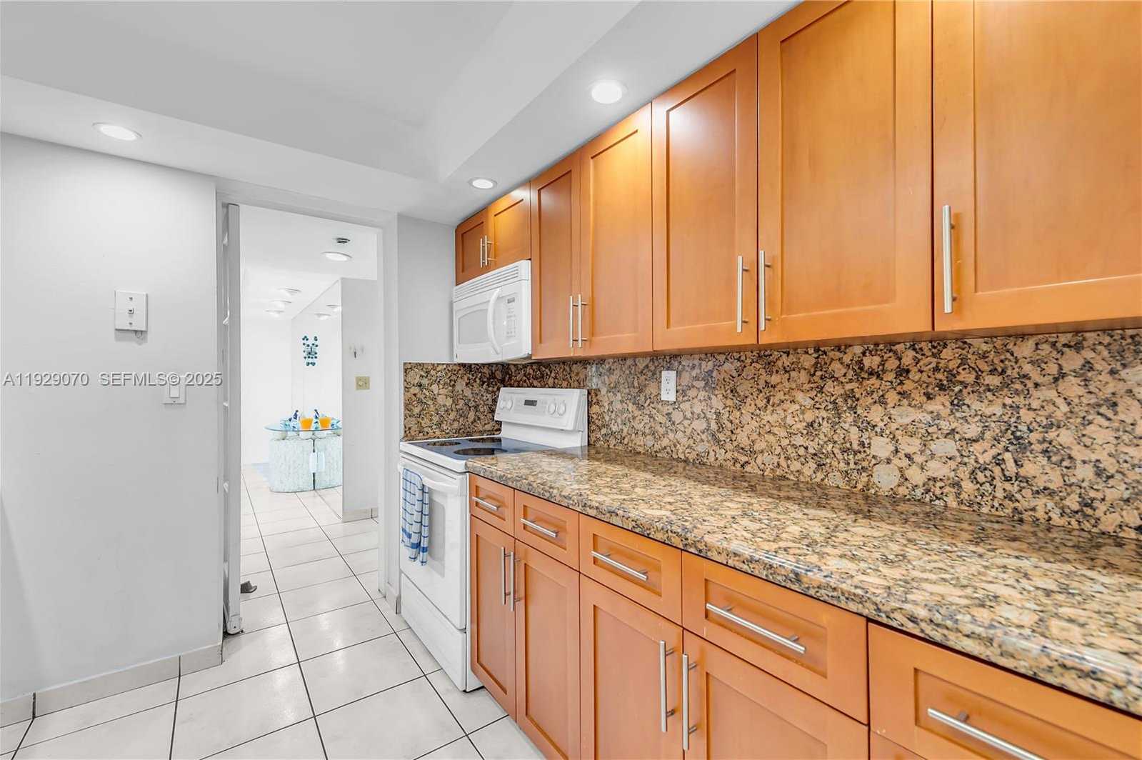 Small Image of 3200 COLLINS AVE #12-8, Miami Beach Number 7