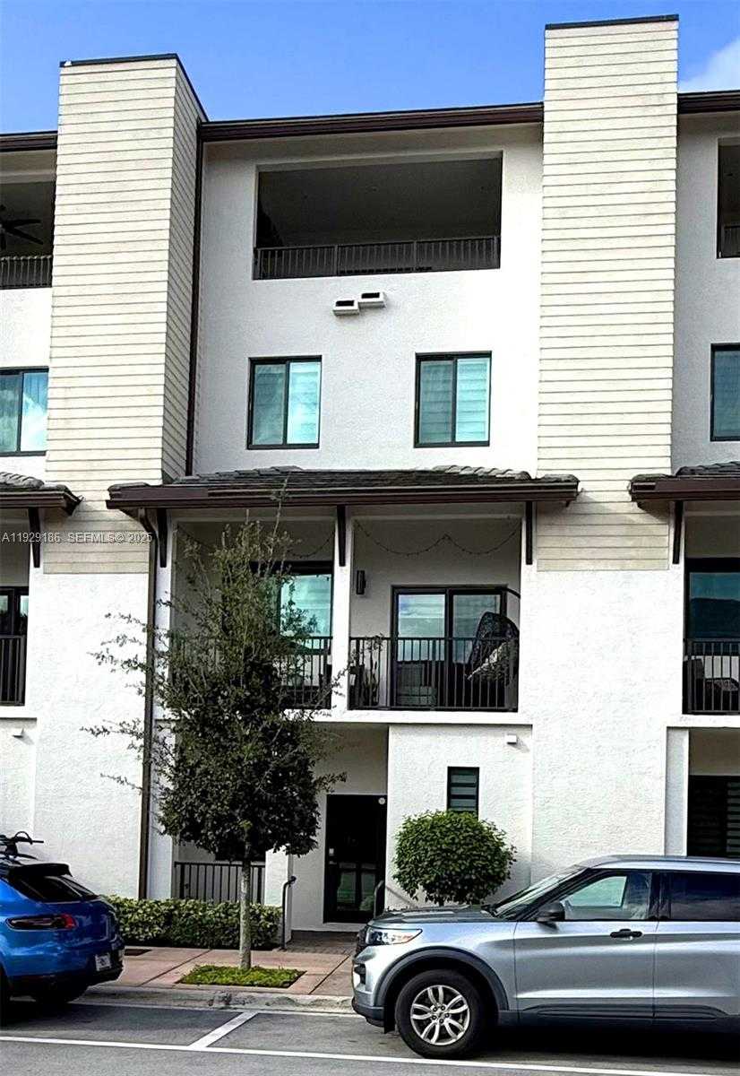 Small Image of 4654 NORTH WEST 84TH AVE, Doral Number 1