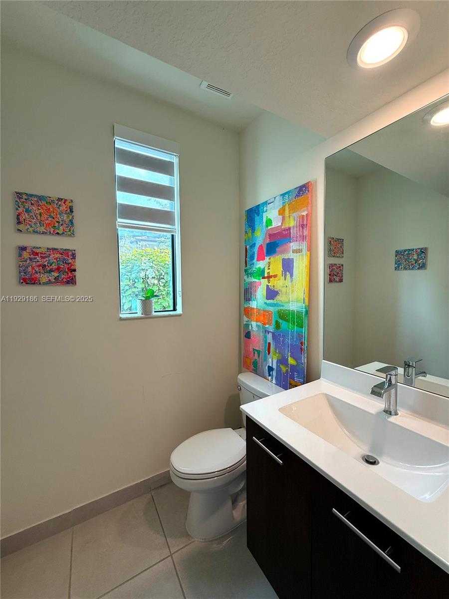 Small Image of 4654 NORTH WEST 84TH AVE, Doral Number 12