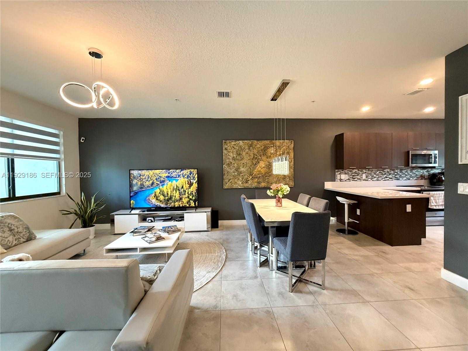 Small Image of 4654 NORTH WEST 84TH AVE, Doral Number 3