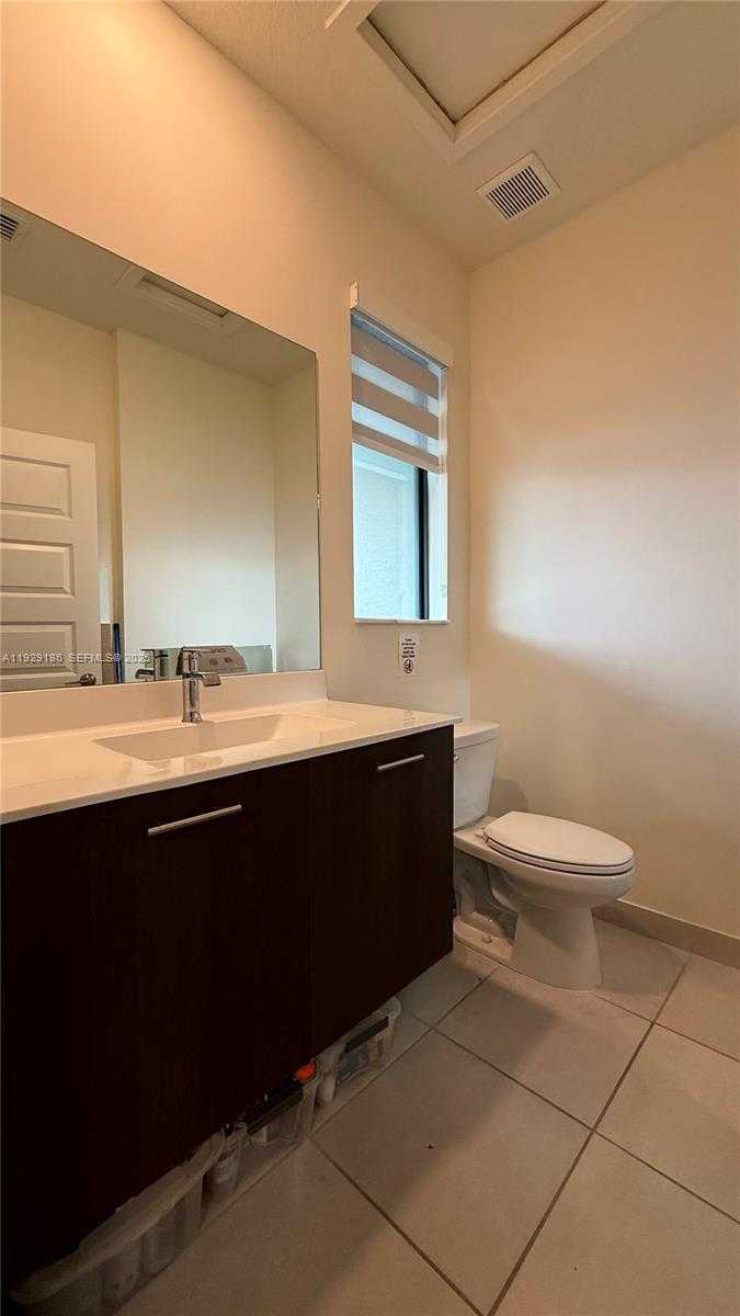 Small Image of 4654 NORTH WEST 84TH AVE, Doral Number 37