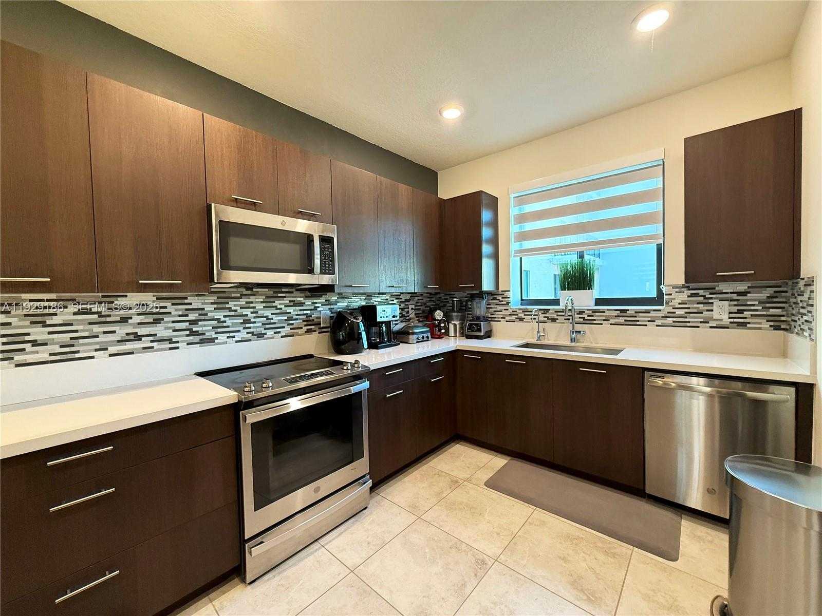 Small Image of 4654 NORTH WEST 84TH AVE, Doral Number 4