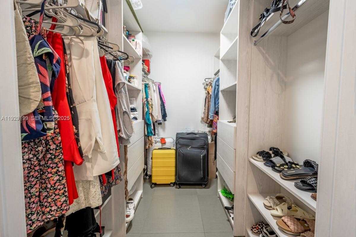 Small Image of 1100 BISCAYNE BLVD #3104, Miami Number 16