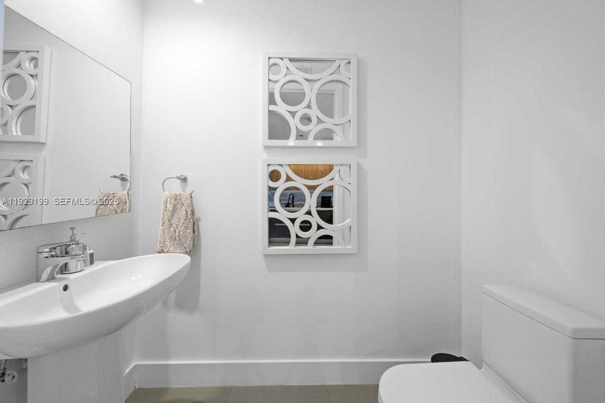 Small Image of 1100 BISCAYNE BLVD #3104, Miami Number 21