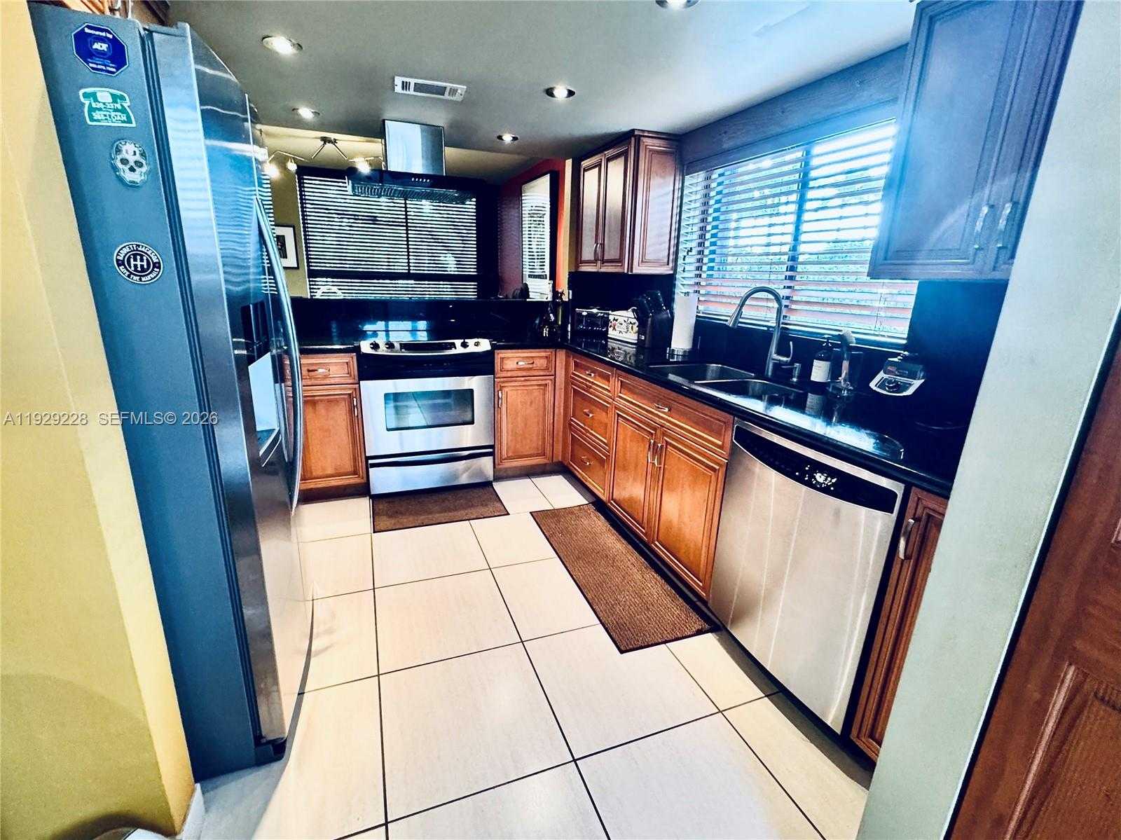 Small Image of 3007 NORTH EAST 183RD LN, Aventura Number 15