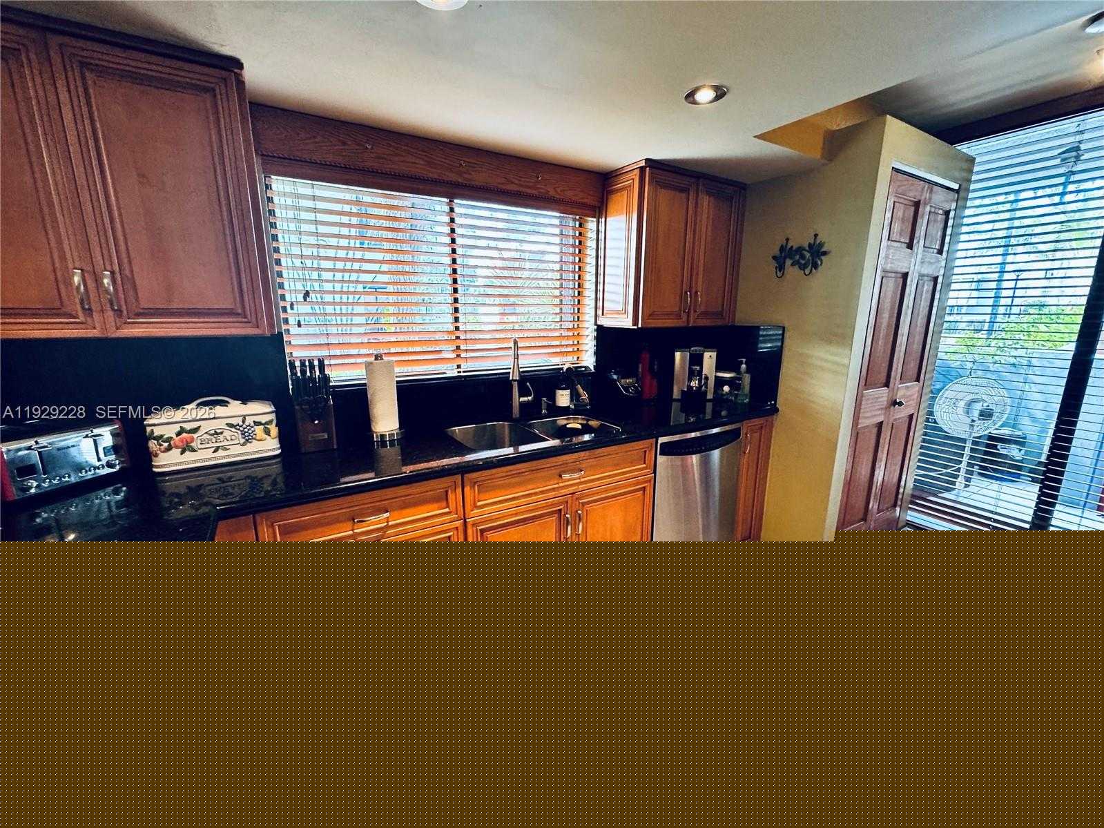 Small Image of 3007 NORTH EAST 183RD LN, Aventura Number 16