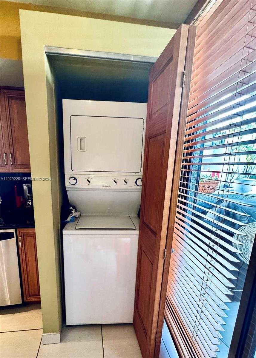 Small Image of 3007 NORTH EAST 183RD LN, Aventura Number 18