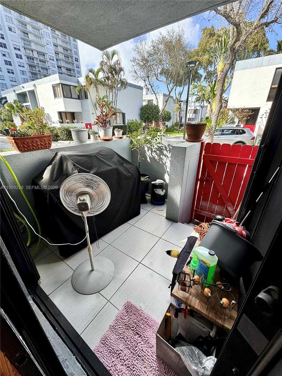 Small Image of 3007 NORTH EAST 183RD LN, Aventura Number 19