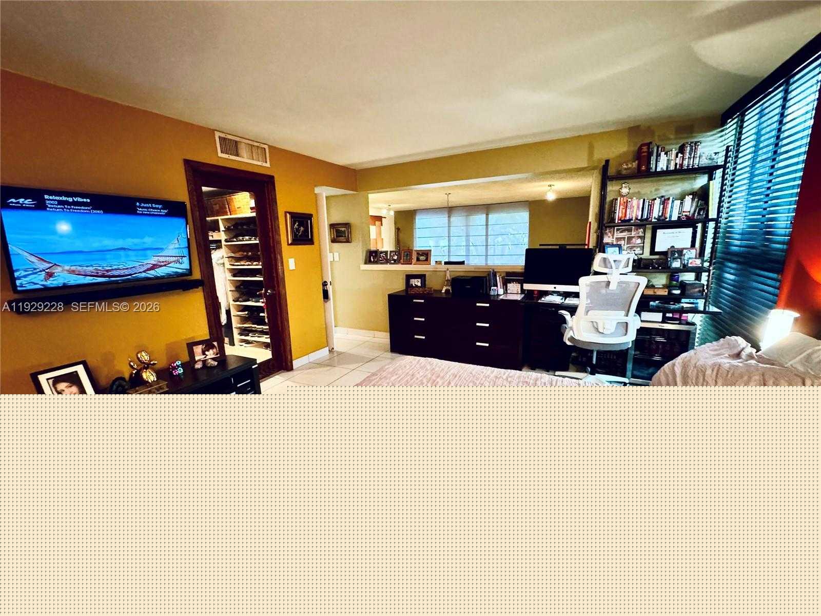 Small Image of 3007 NORTH EAST 183RD LN, Aventura Number 23