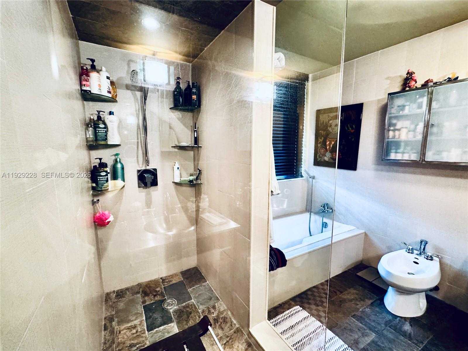 Small Image of 3007 NORTH EAST 183RD LN, Aventura Number 27