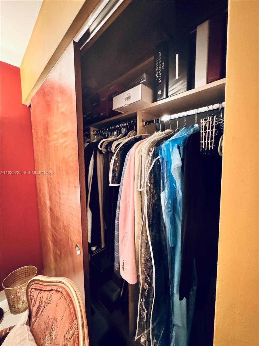 Small Image of 3007 NORTH EAST 183RD LN, Aventura Number 33