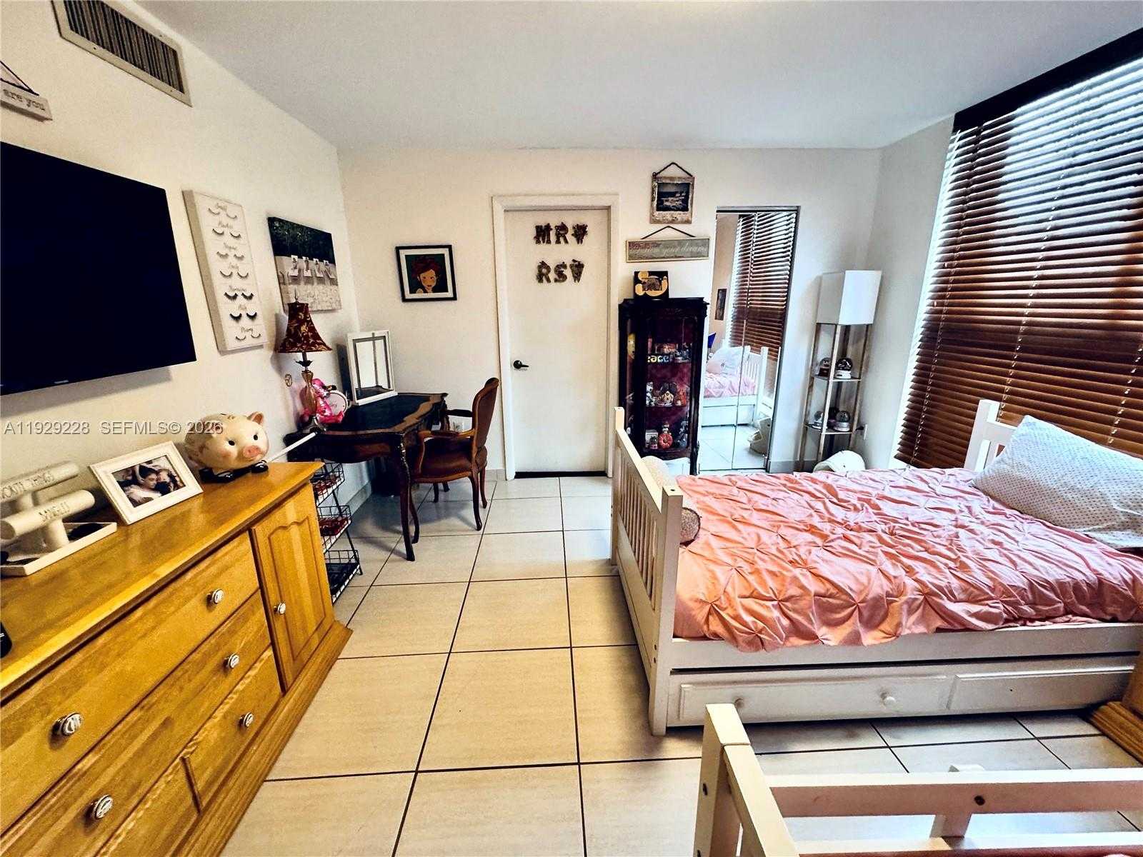 Small Image of 3007 NORTH EAST 183RD LN, Aventura Number 35