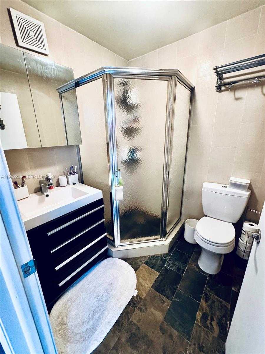 Small Image of 3007 NORTH EAST 183RD LN, Aventura Number 36