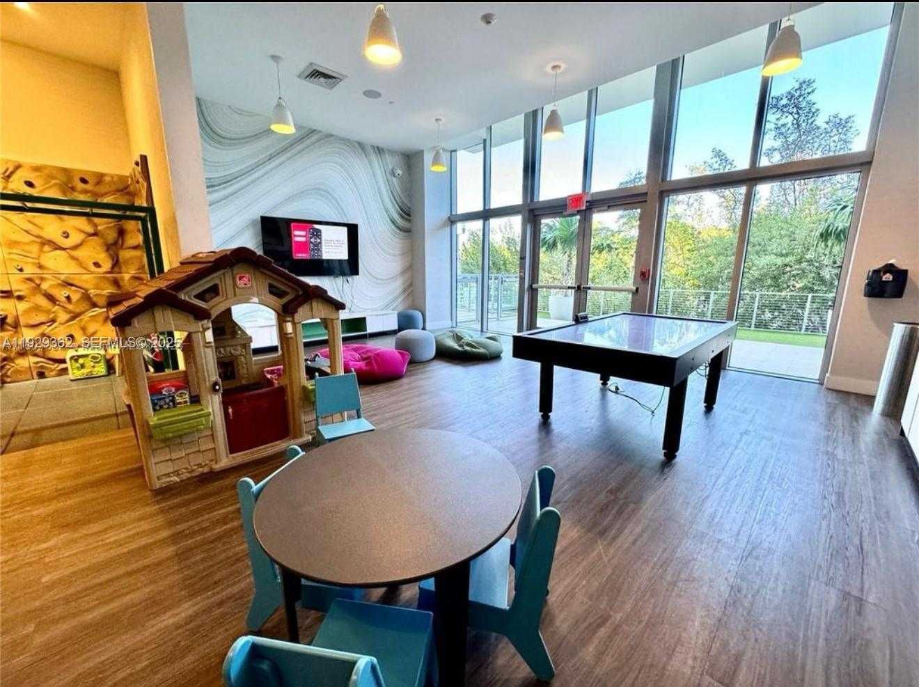 Imagen de Pequeño Objeto