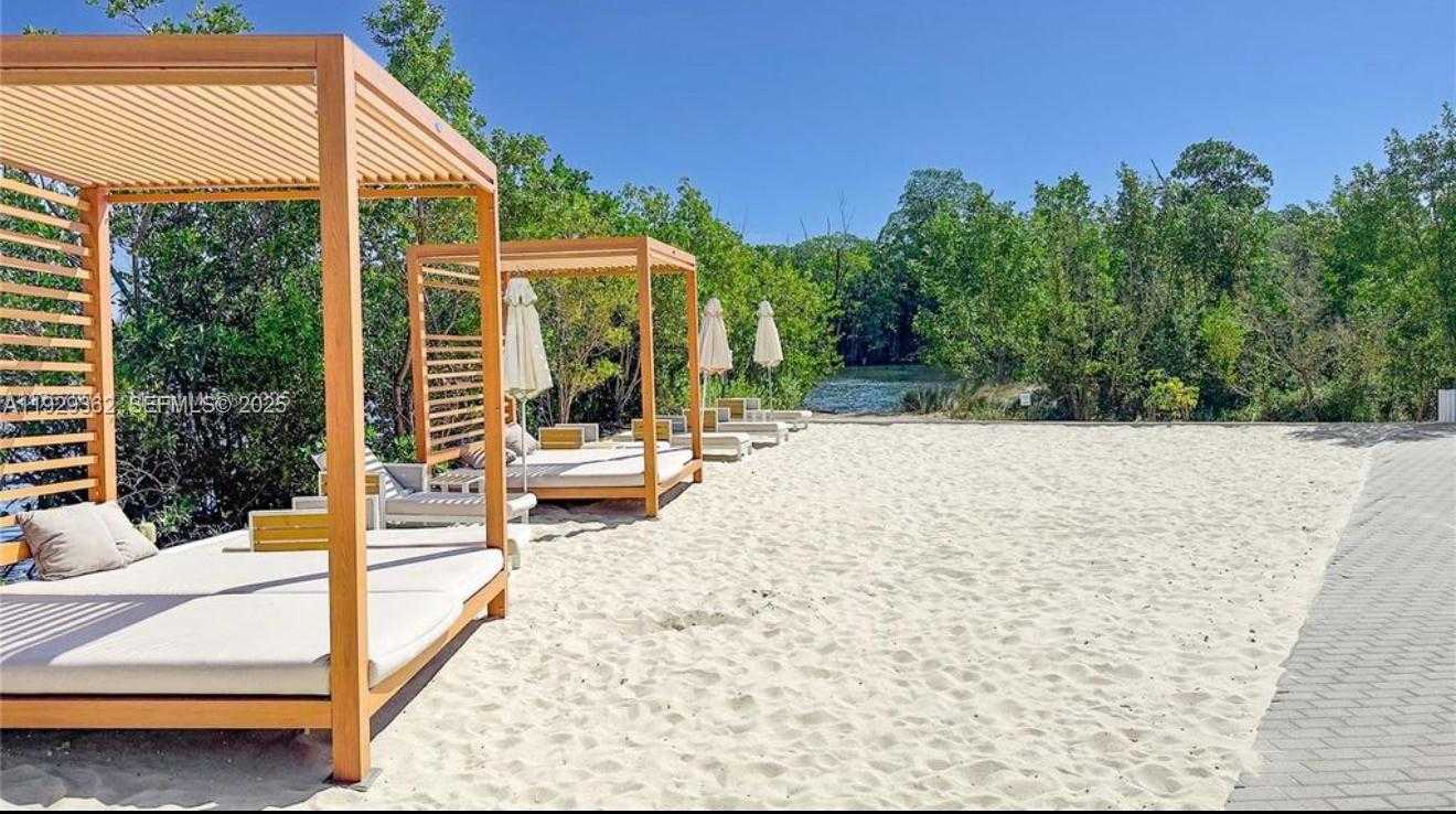 Imagen de Pequeño Objeto