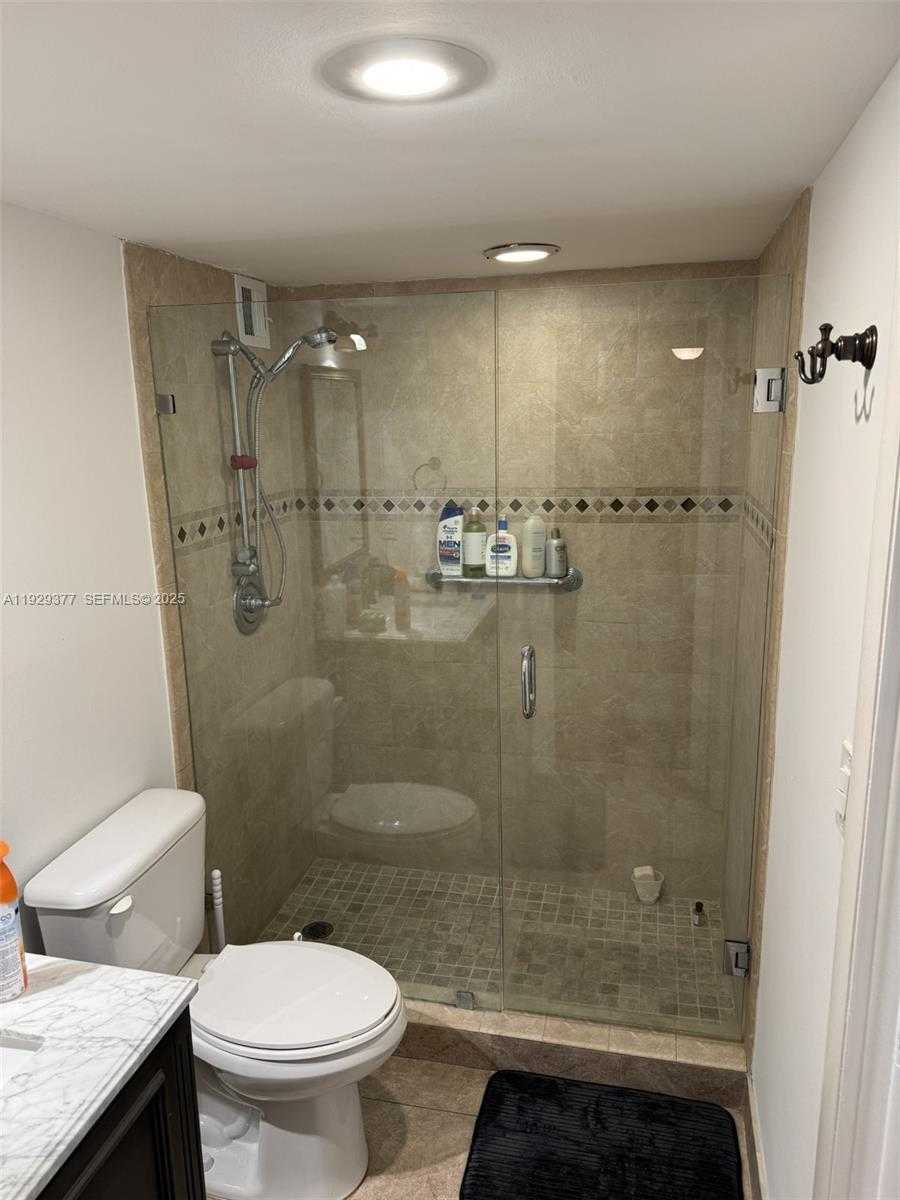 Small Image of 345 OCEAN DR #414, Miami Beach Number 5