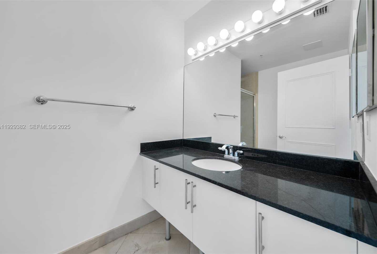 Small Image of 31 SOUTH EAST 5TH ST #4314, Miami Number 21