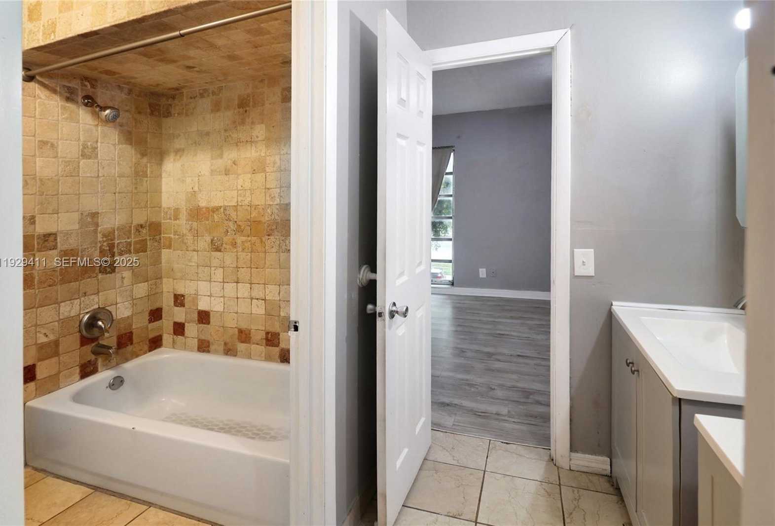 Small Image of 6352 BOULEVARD OF CHAMPIONS #1, North Lauderdale Number 11