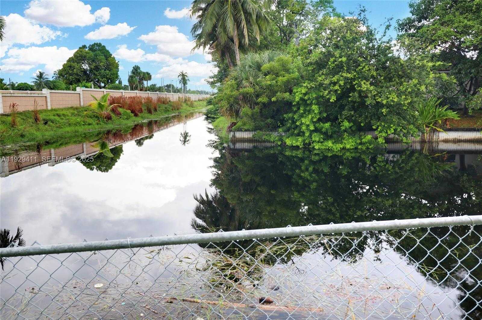 Small Image of 6352 BOULEVARD OF CHAMPIONS #1, North Lauderdale Number 29