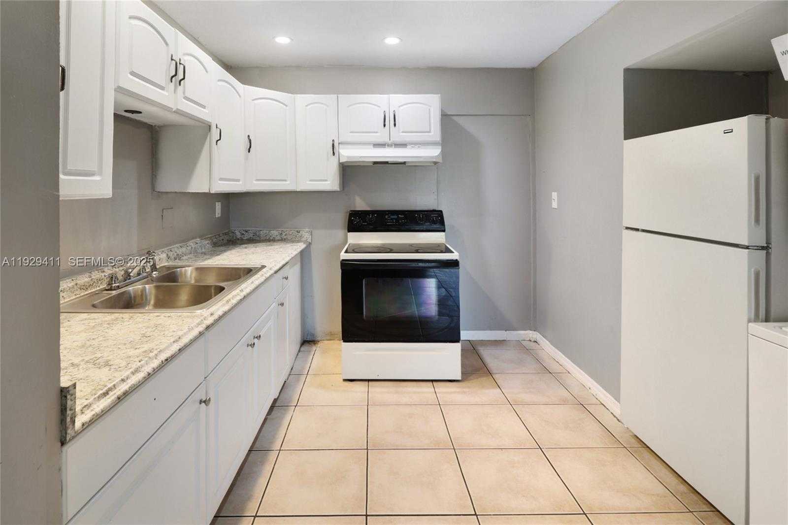 Small Image of 6352 BOULEVARD OF CHAMPIONS #1, North Lauderdale Number 4