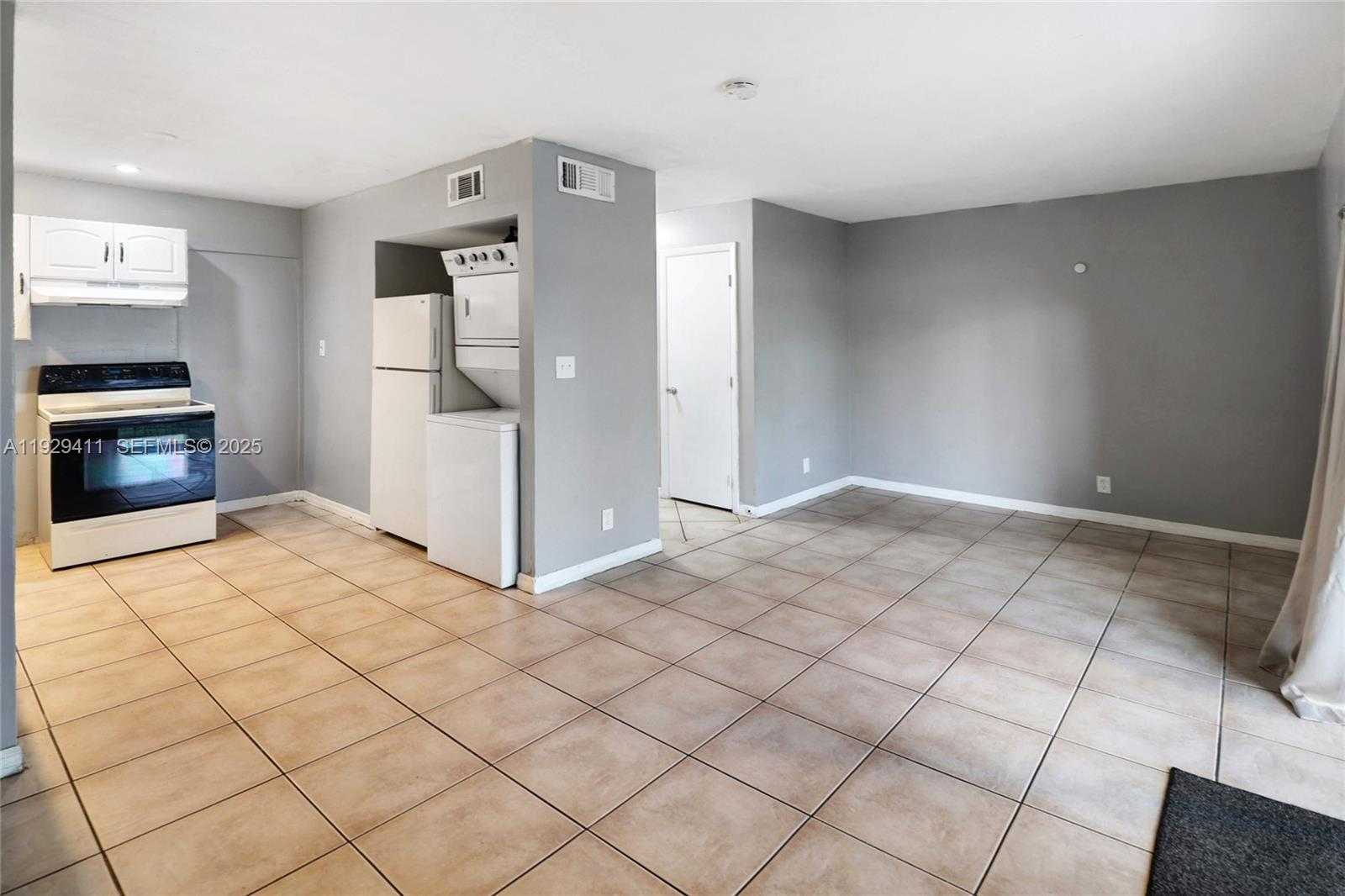 Small Image of 6352 BOULEVARD OF CHAMPIONS #1, North Lauderdale Number 5