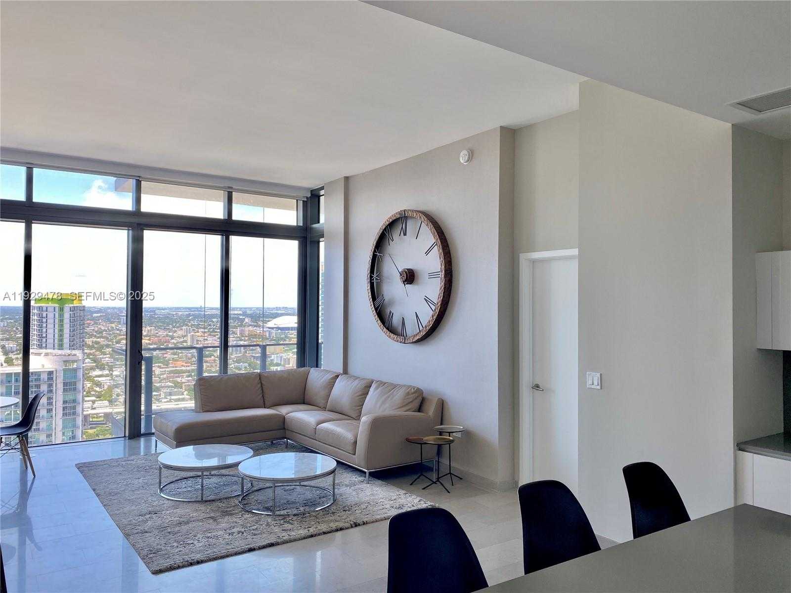 Imagen de Pequeño Objeto