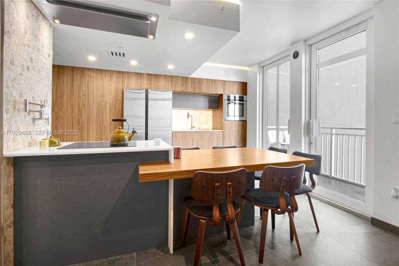 Small Image of 7600 COLLINS AVE #709, Miami Beach Number 16