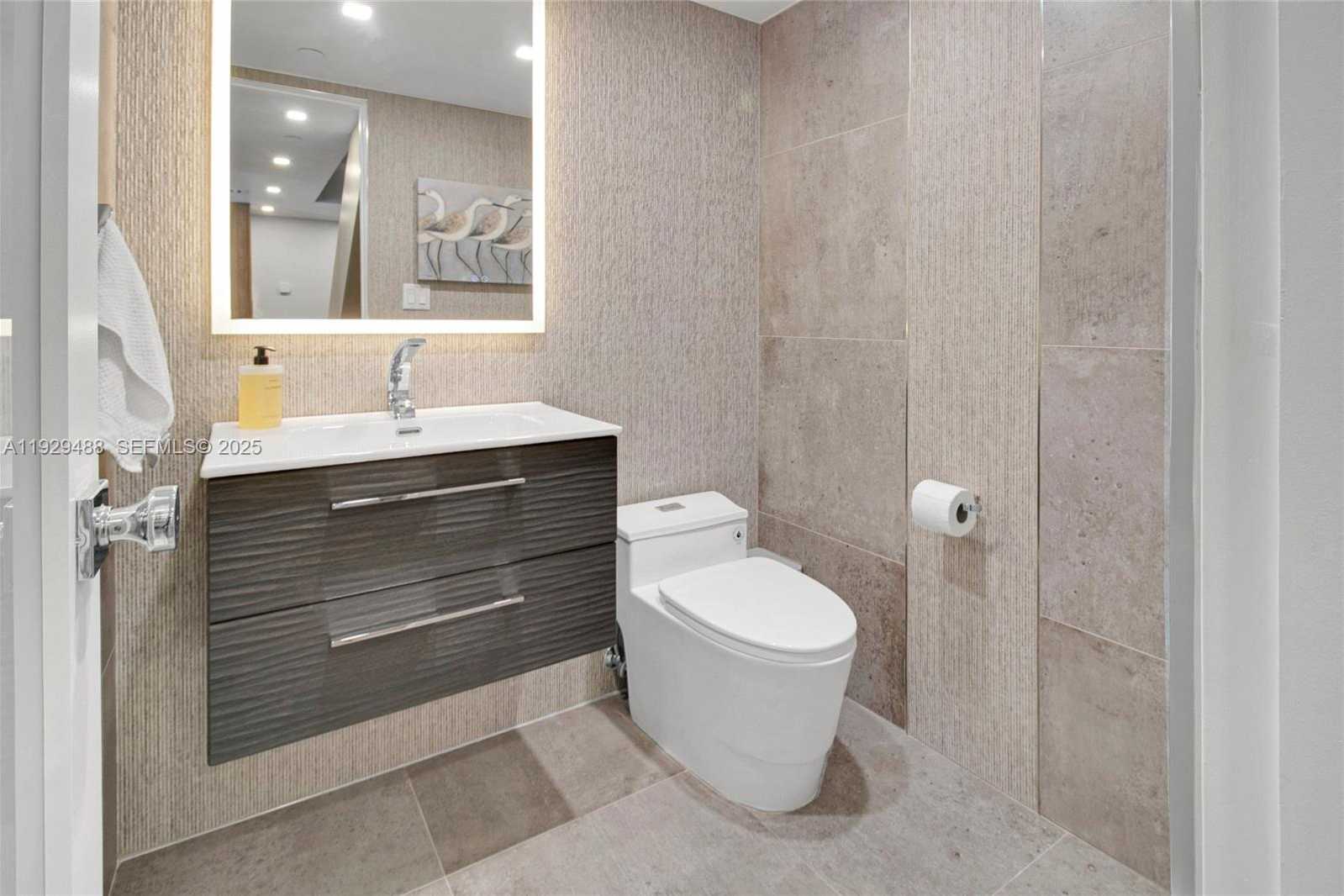 Small Image of 7600 COLLINS AVE #709, Miami Beach Number 18