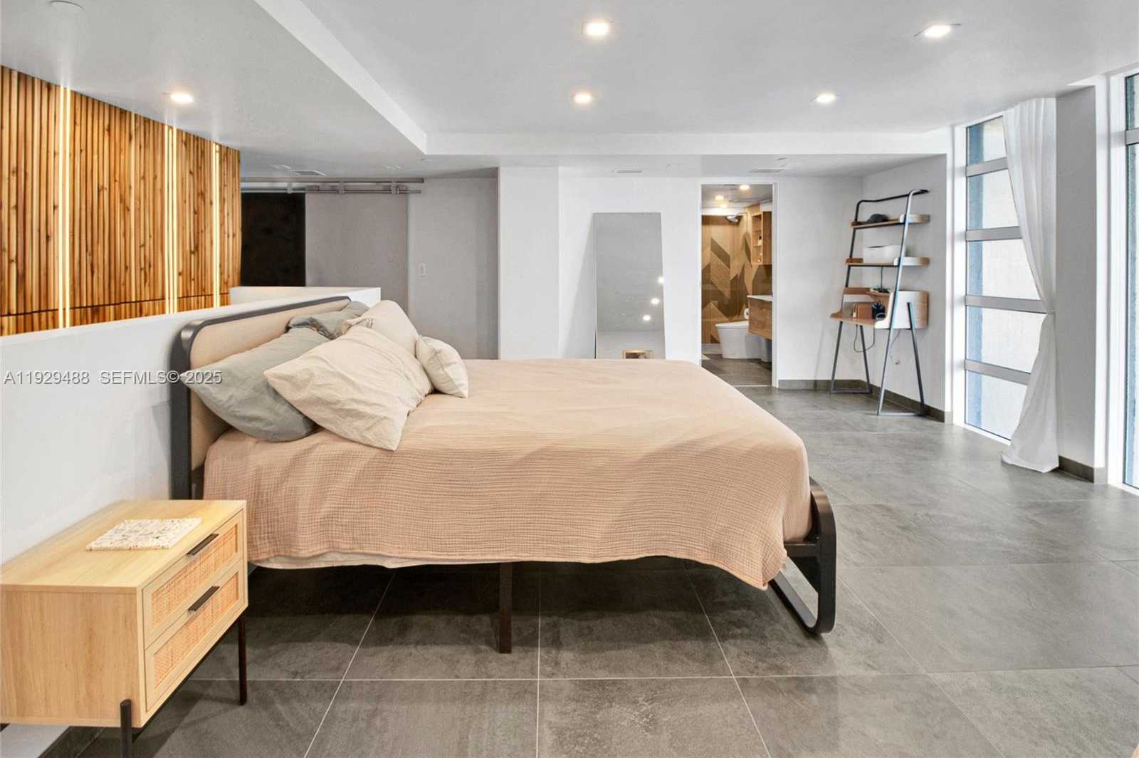 Small Image of 7600 COLLINS AVE #709, Miami Beach Number 25