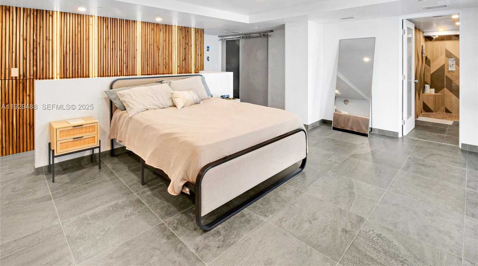 Small Image of 7600 COLLINS AVE #709, Miami Beach Number 27