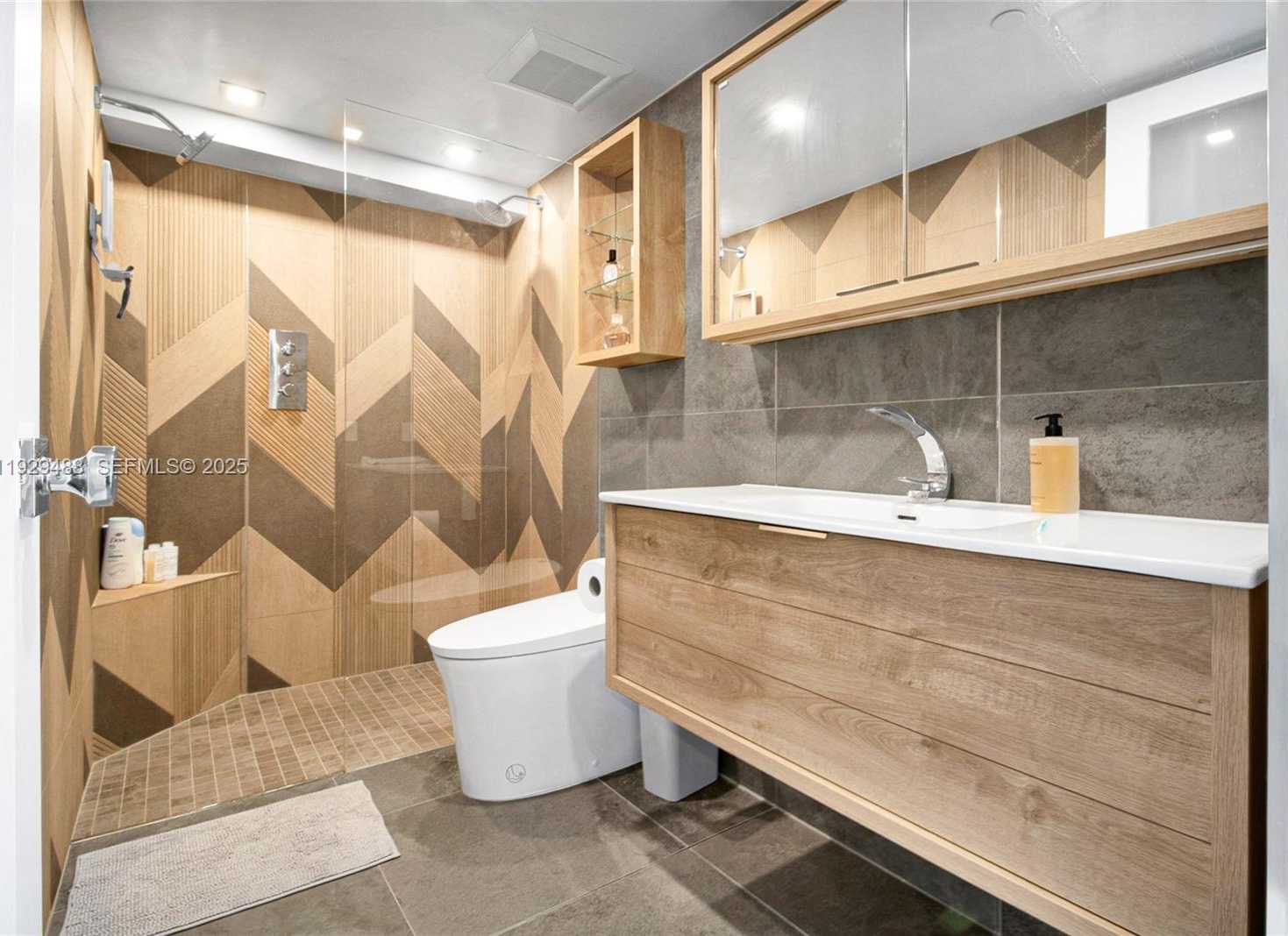 Small Image of 7600 COLLINS AVE #709, Miami Beach Number 28