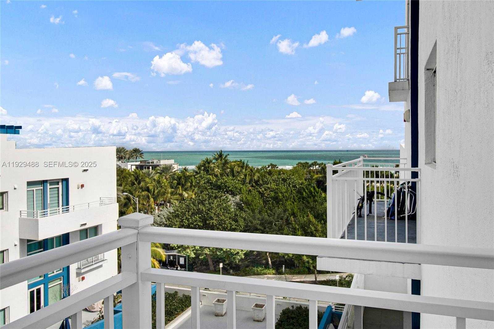 Small Image of 7600 COLLINS AVE #709, Miami Beach Number 6