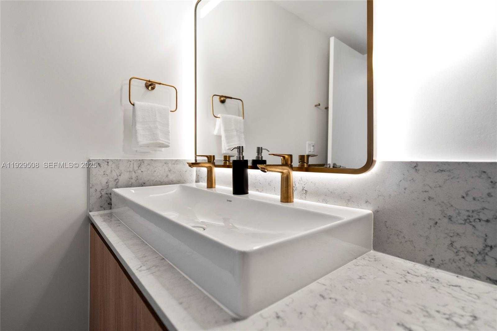 Small Image of 159 NORTH EAST 6TH ST #2905, Miami Number 21