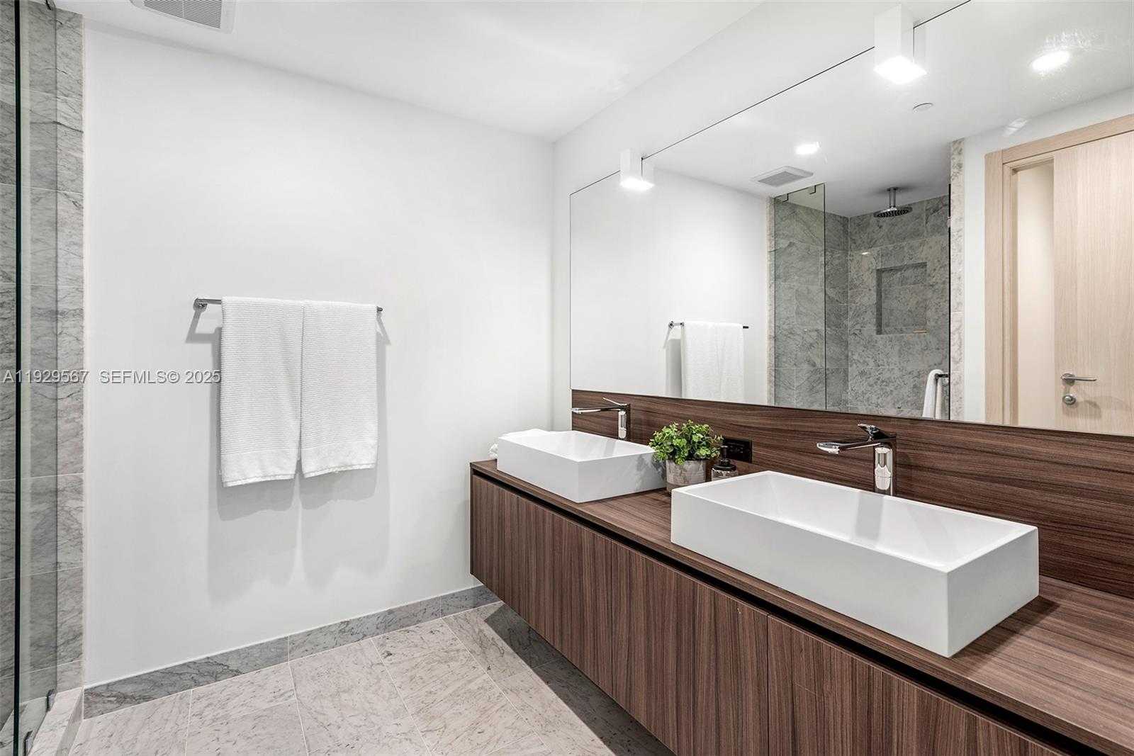 Imagen de Pequeño Objeto