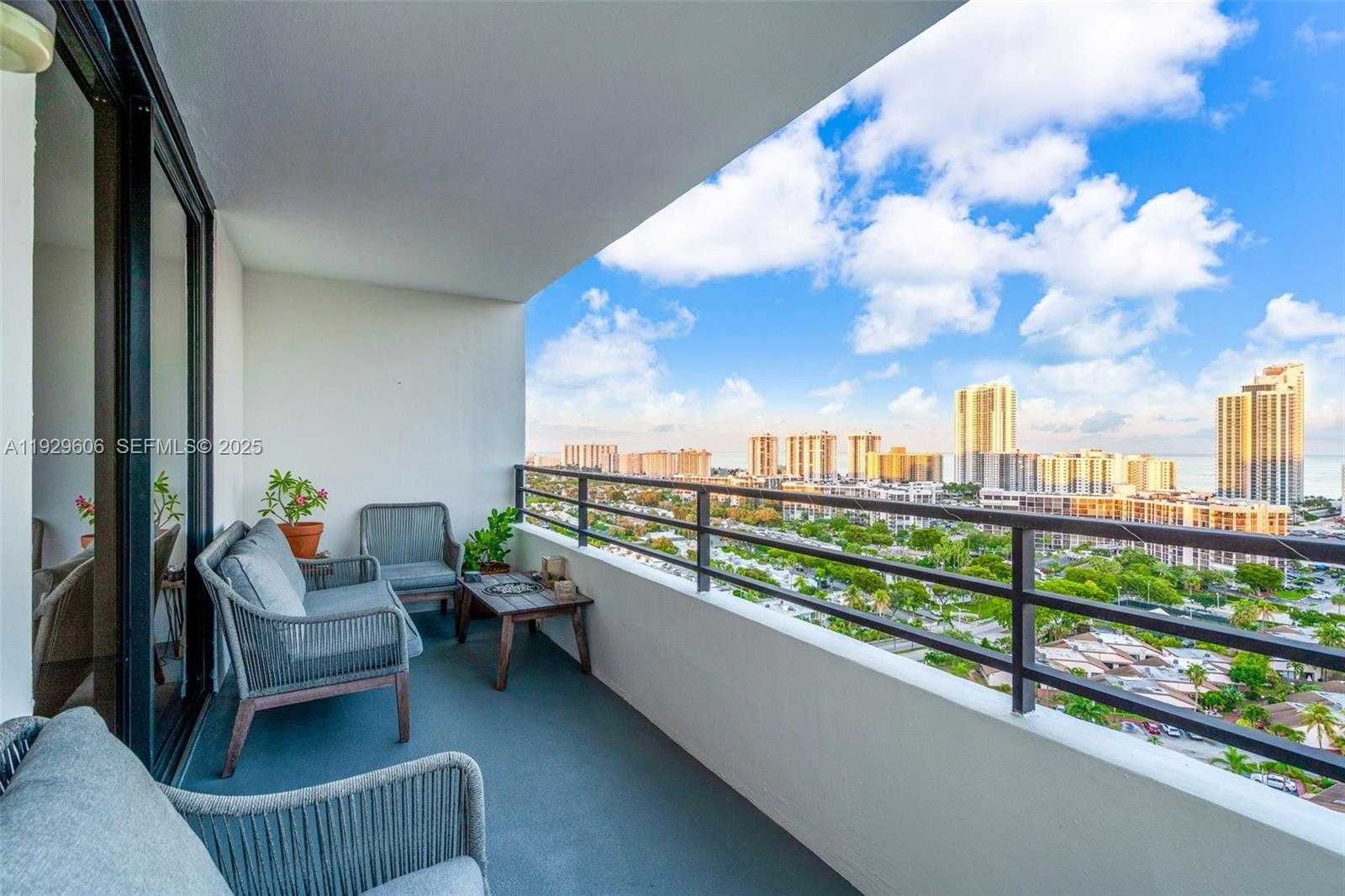 Small Image of 2500 PARKVIEW DR #2102, Hallandale Beach Number 10