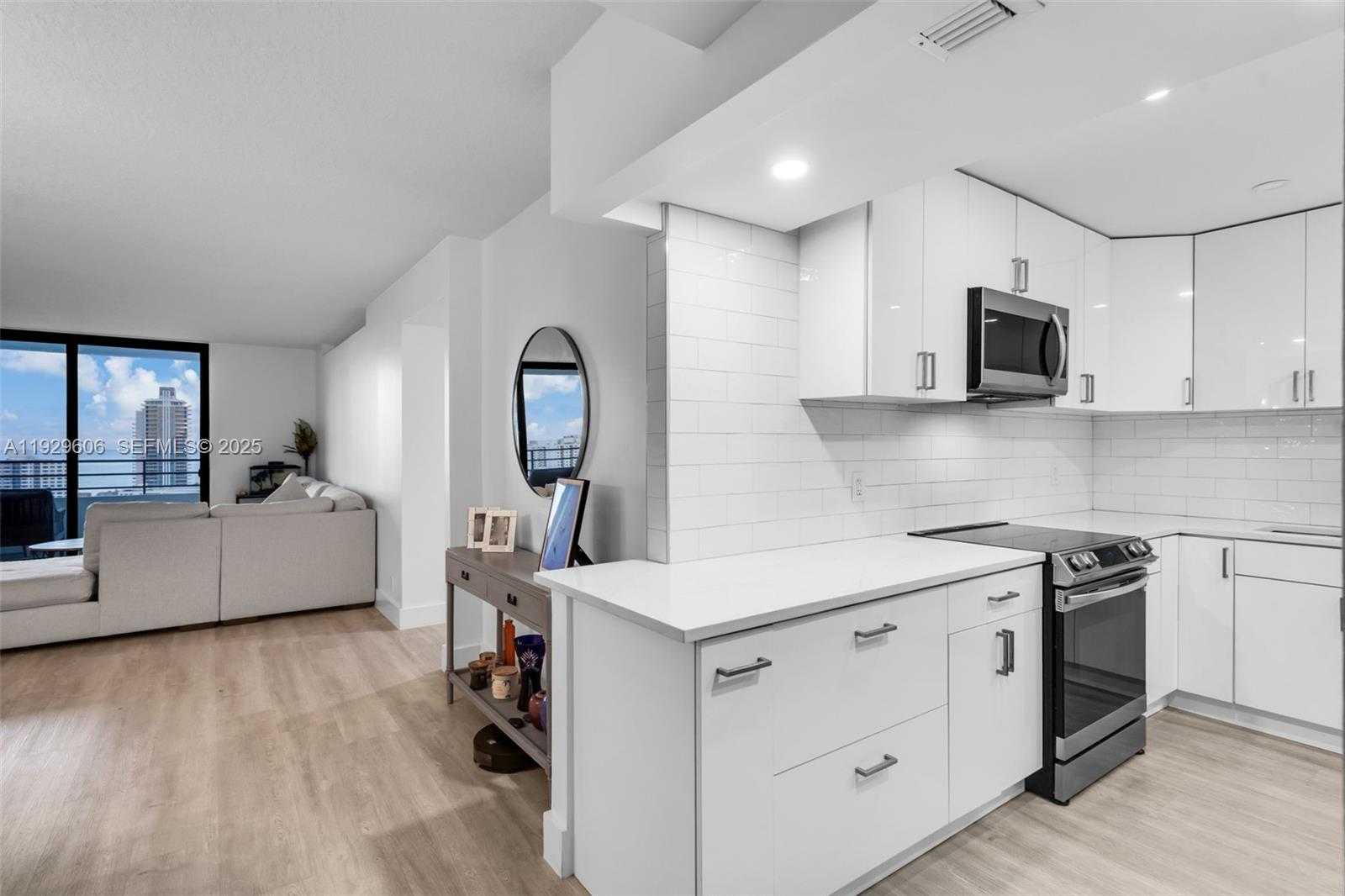 Small Image of 2500 PARKVIEW DR #2102, Hallandale Beach Number 12