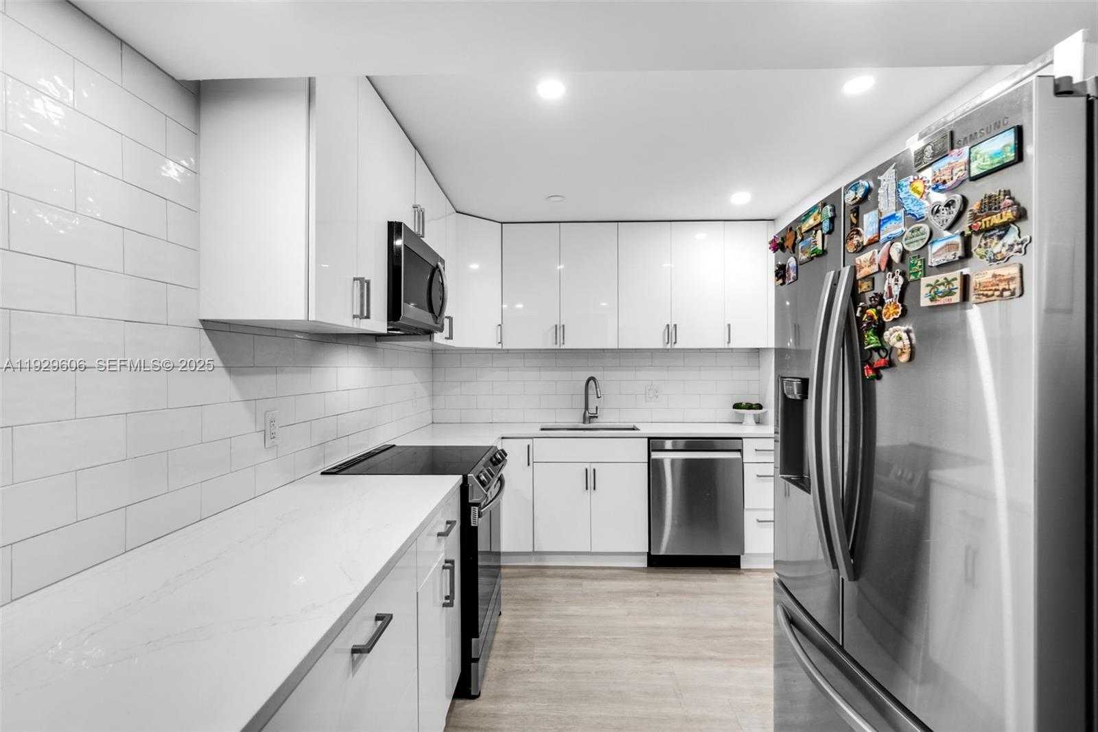 Small Image of 2500 PARKVIEW DR #2102, Hallandale Beach Number 13