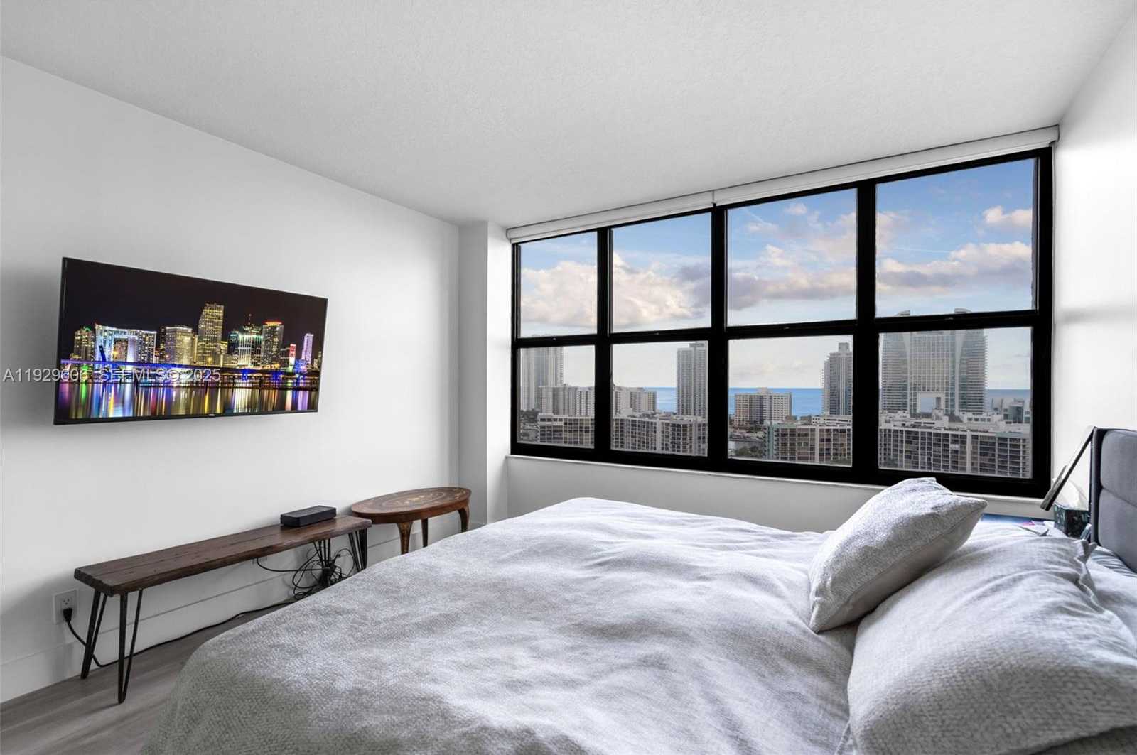 Small Image of 2500 PARKVIEW DR #2102, Hallandale Beach Number 15