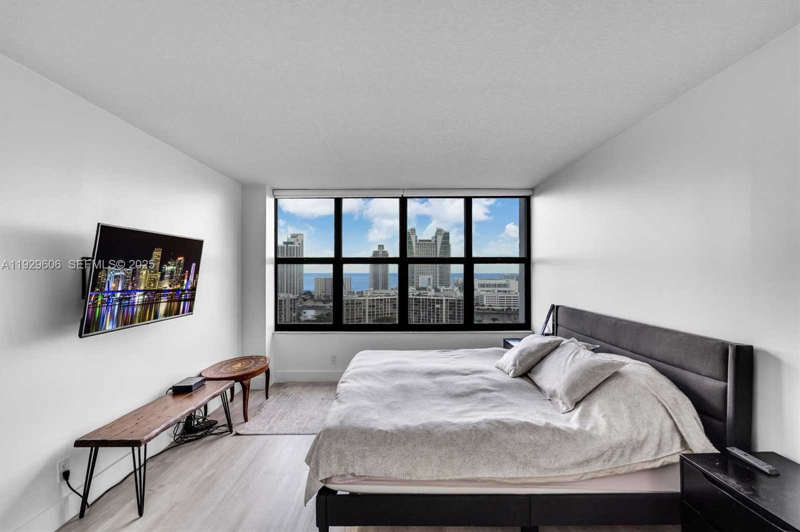 Small Image of 2500 PARKVIEW DR #2102, Hallandale Beach Number 17