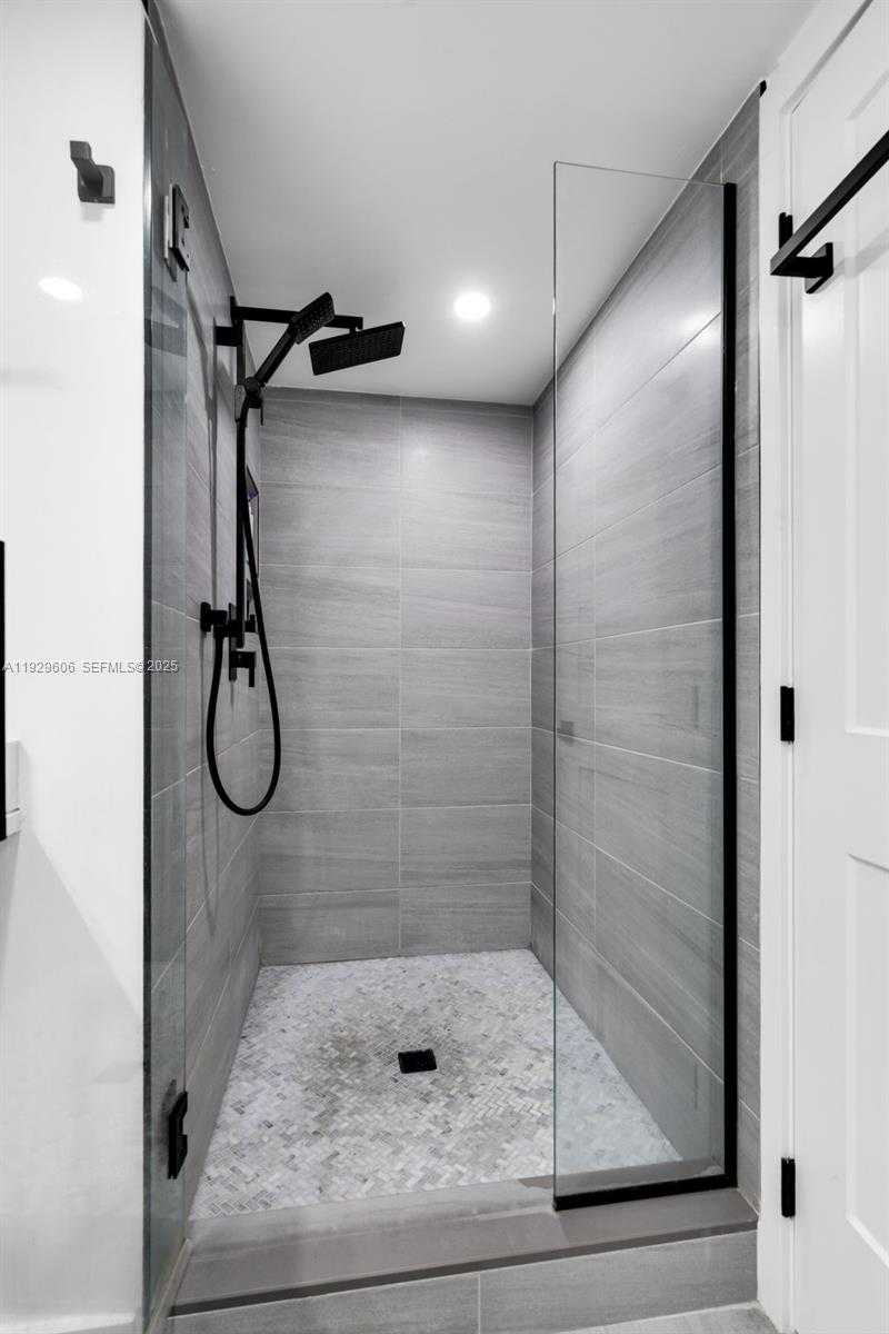 Small Image of 2500 PARKVIEW DR #2102, Hallandale Beach Number 20